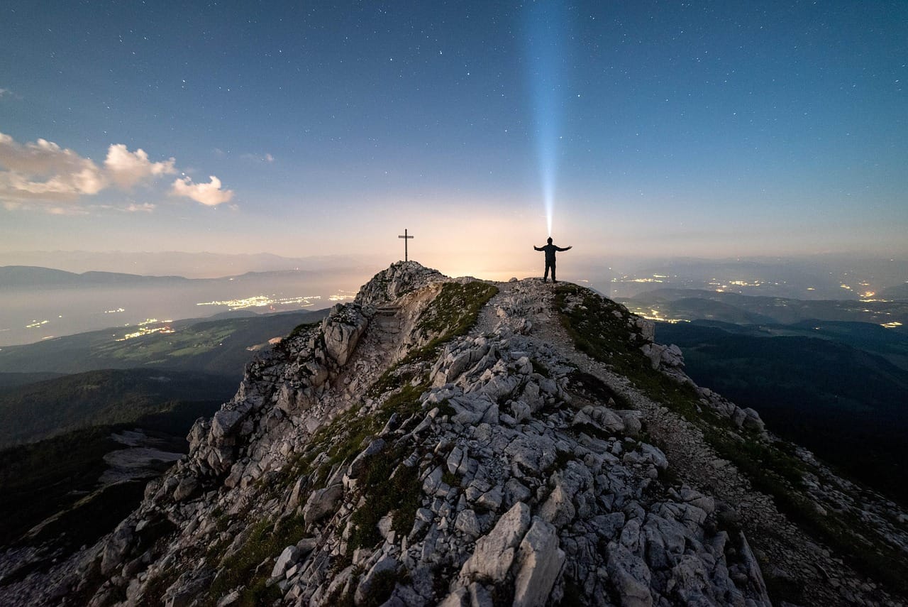 The walk up starts at 05:40. Headlamps off for the last ten minutes, so our eyes are ready for the light.